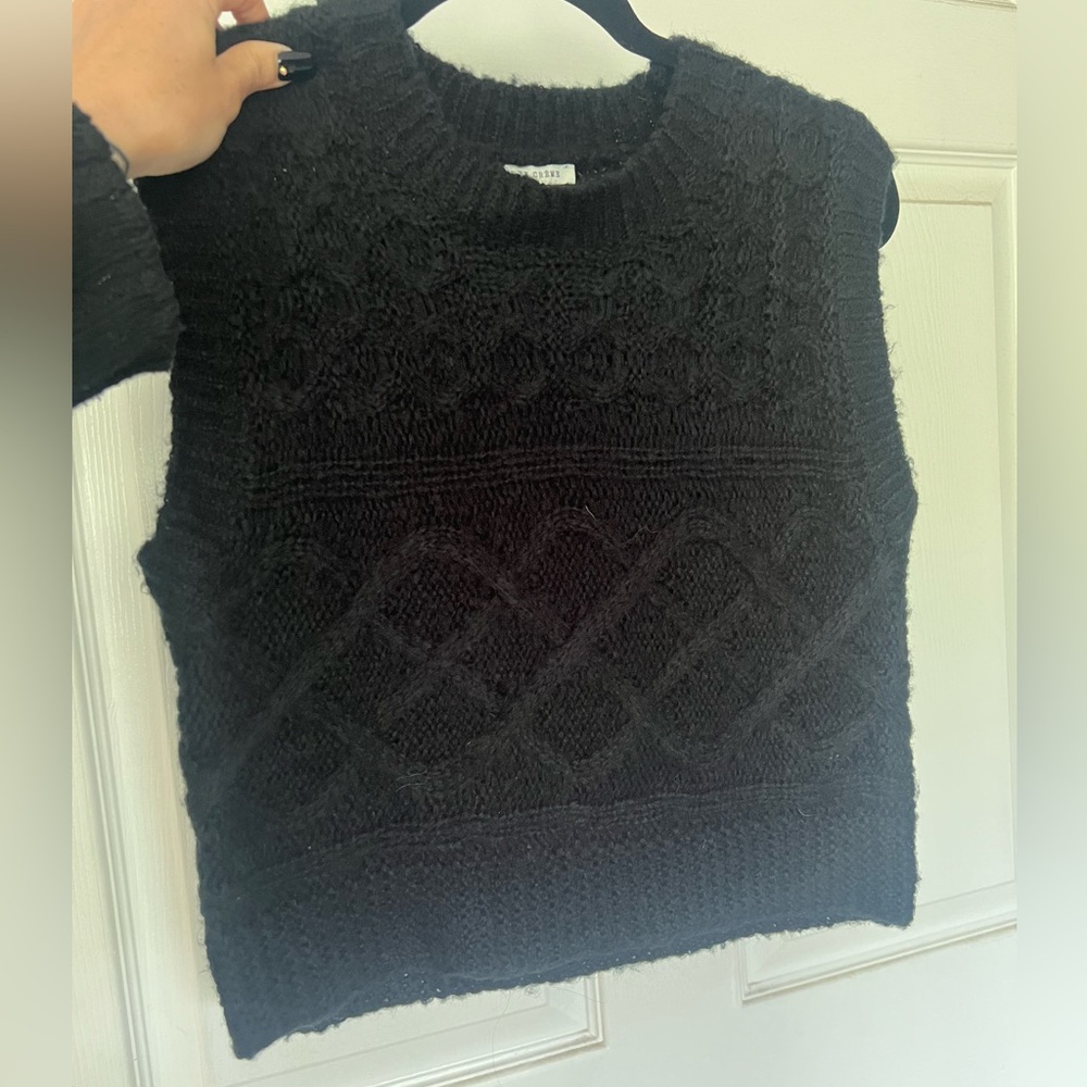 Black cable knit cropped sweater vest